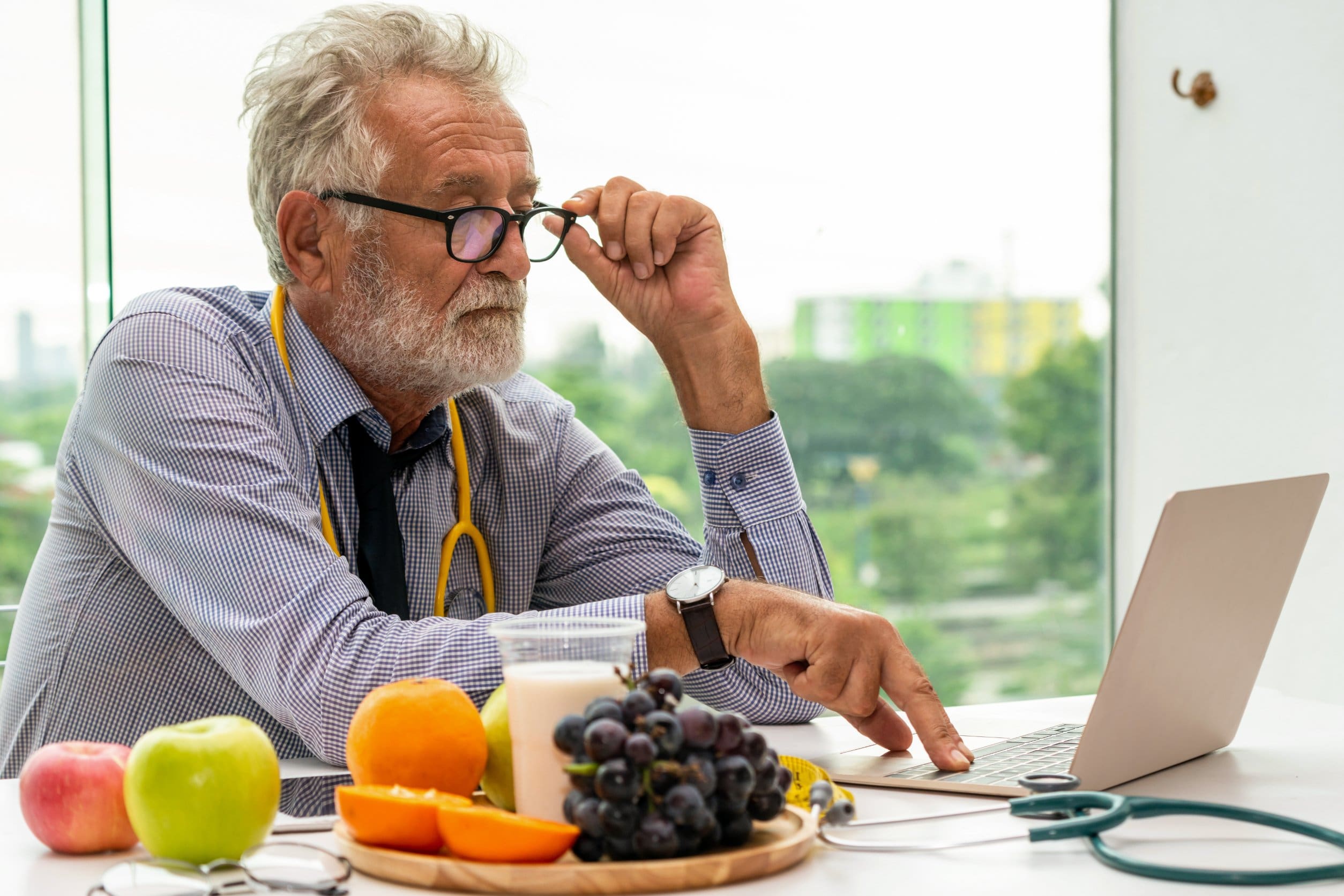 How to Become a Nutritionist