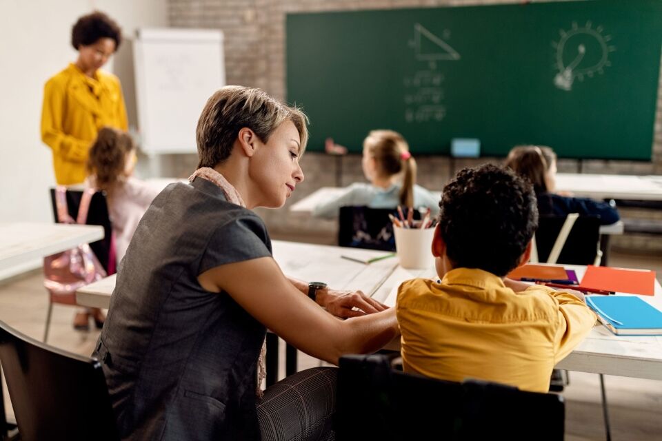 Top 5 Qualities to Look For in a Great Teaching Assistant